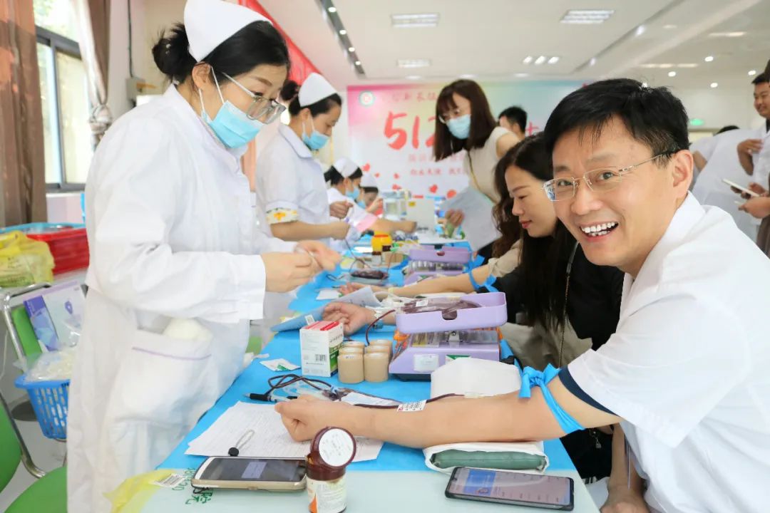 医者仁心，捐献热血，致敬“第六个中国医师节”！