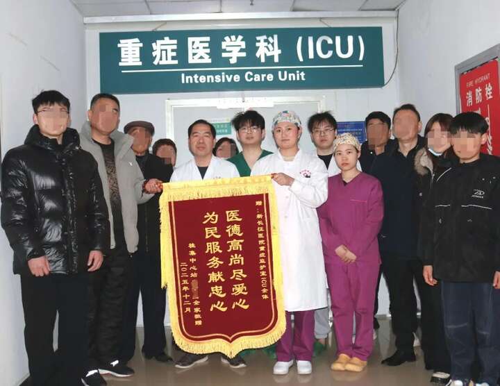 竭力救治尽天职、锦旗寄意慰深情——记重症医学科黄树海主任